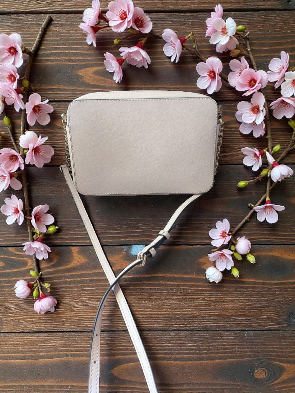 Michael Kors Women's Crossbody Bag in Light Pink Blush, In Excellent Condition.. - Picture 2 of 8